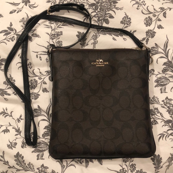 Coach Handbags - Coach Crossbody Like New